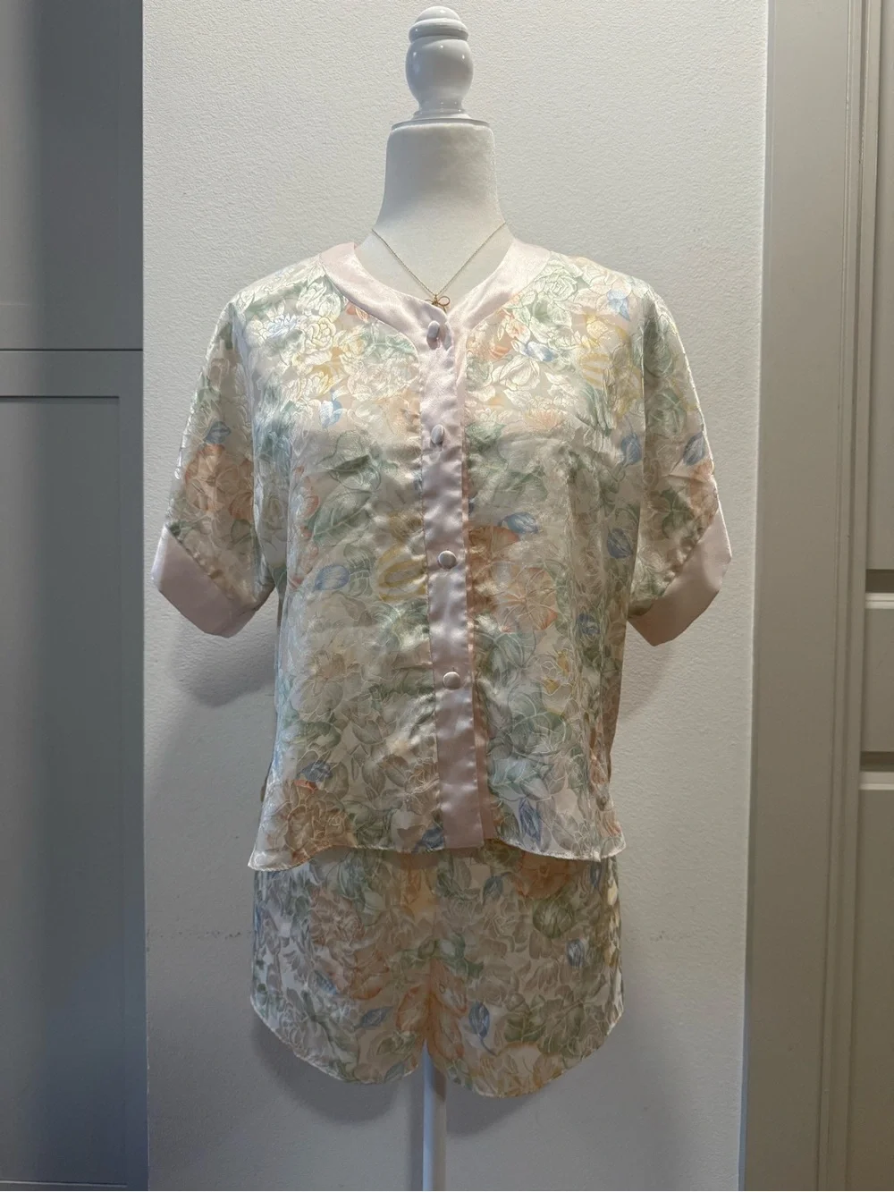 Amanda Smith Pastel Floral Button-Front Pink Trim Blouse